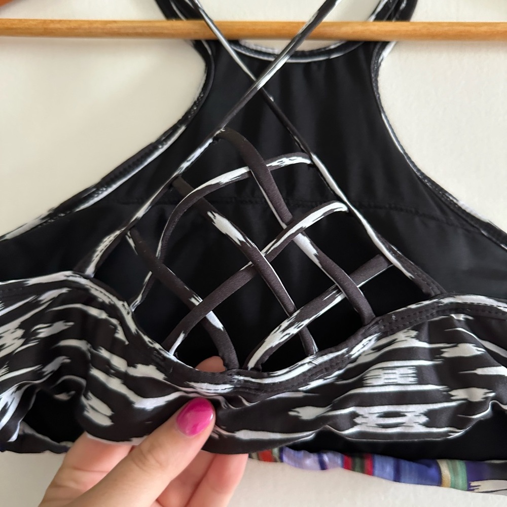 PilyQ Barcelona High Neck Groovy Strappy Bikini Top size Medium EUC - Picture 7 of 9